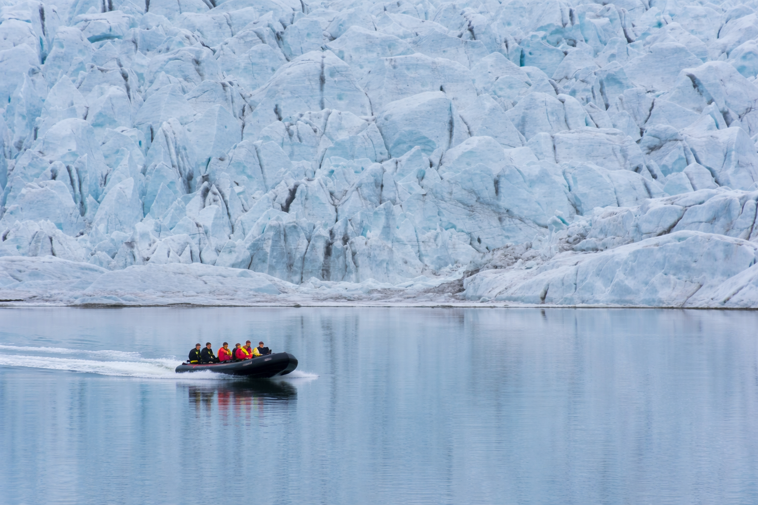 Zodiac iceberg boat tour at Fjallsárlón in June