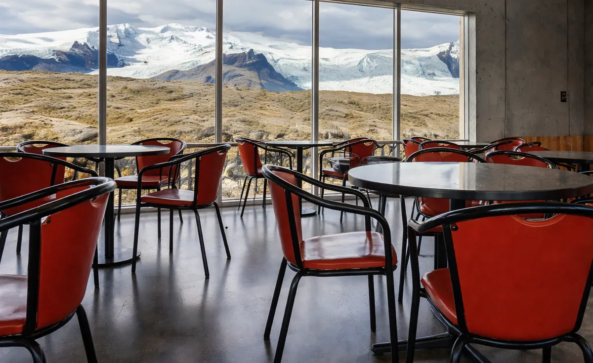 Inside Frost Restaurant at Fjallsárlón: glacier-view windows facing Vatnajökull
